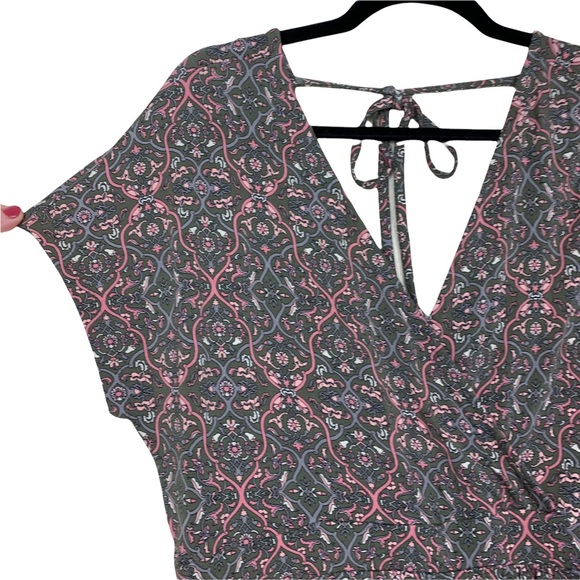 Torrid Super Soft Green Floral Surplice Neck Cutout Tie Back Babydoll Blouse Top - Picture 3 of 7